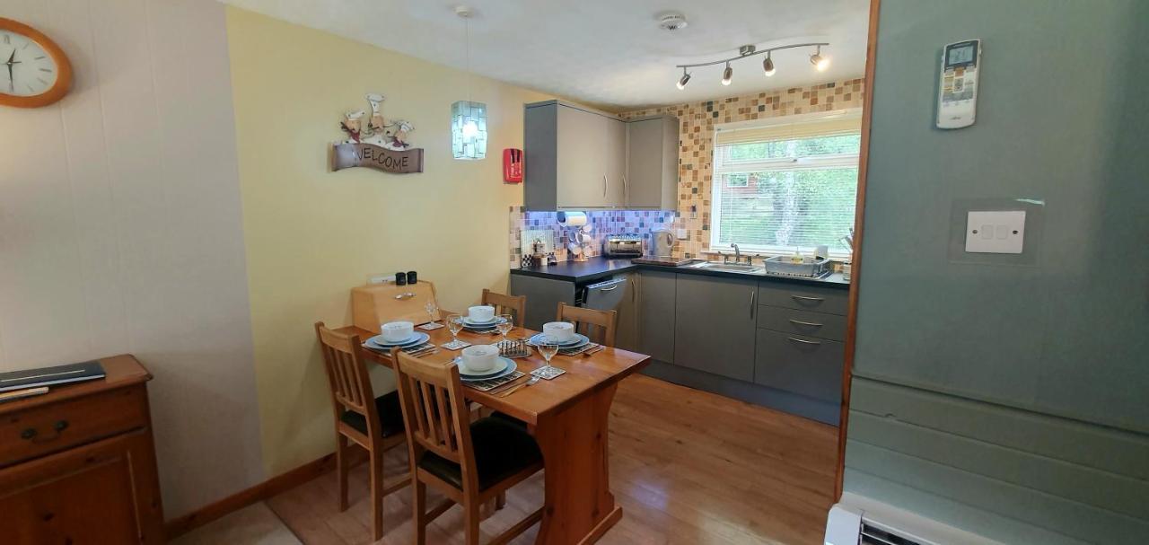 Torcroft Lodges Drumnadrochit Bagian luar foto